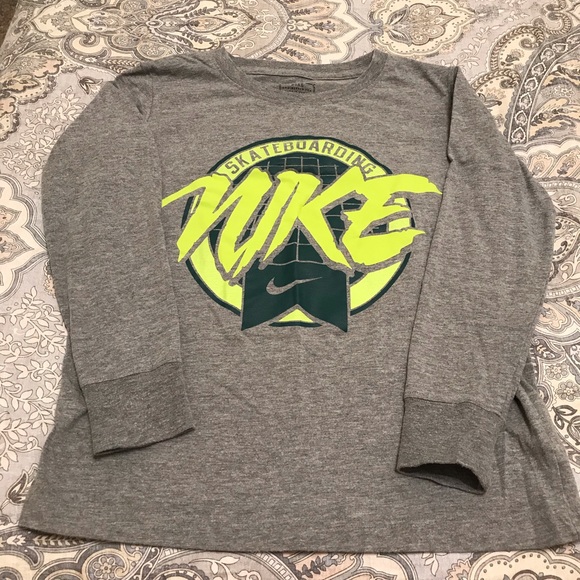 Nike Gray and Green Long Sleeve Shirt Size 8-10 - Picture 1 of 6